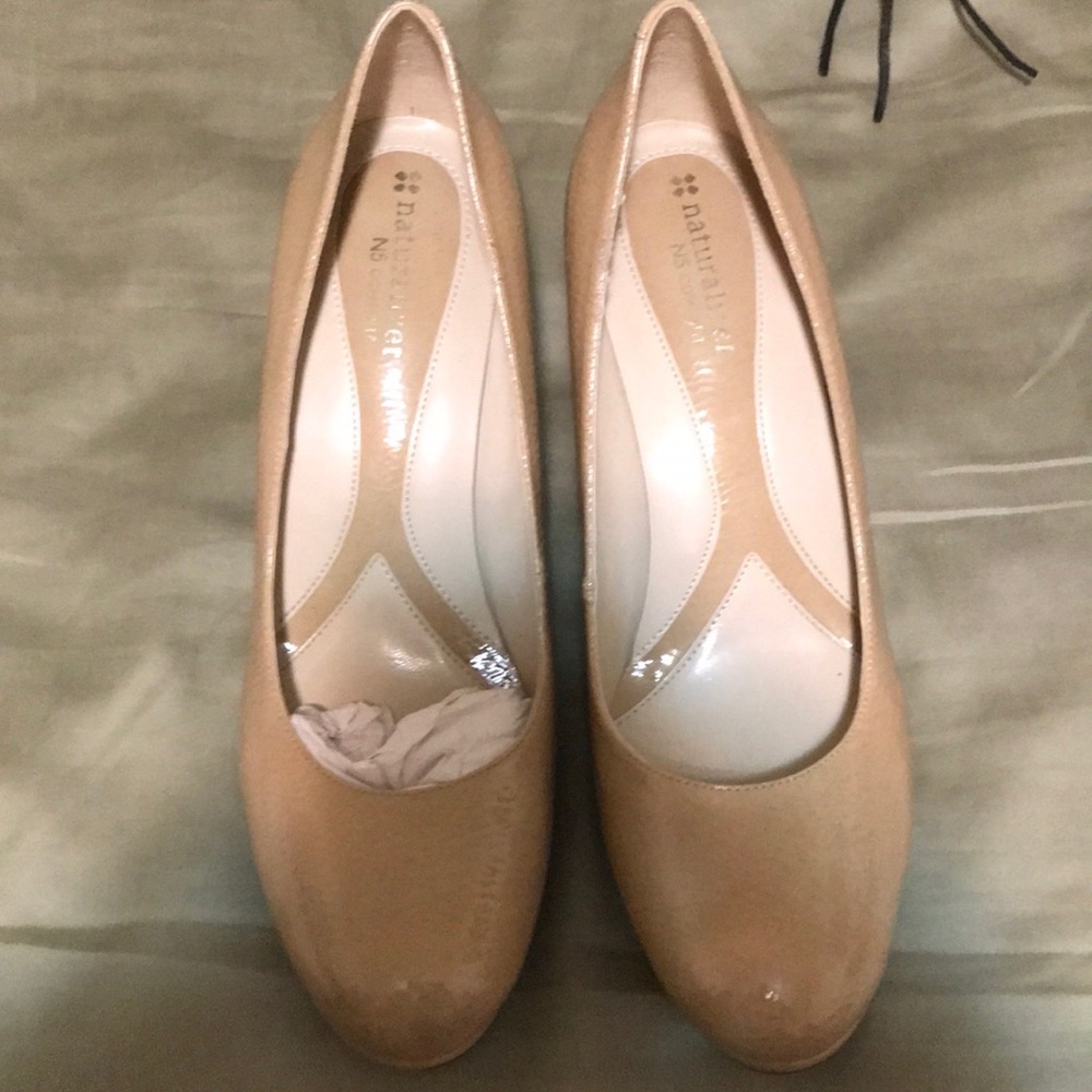 SOLD Naturalizer Tan Heels